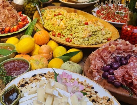 Gato Negro Buffet & Negro Bar