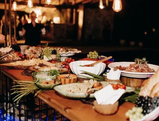 Gato Negro Buffet & Negro Bar
