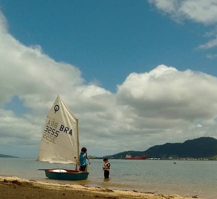 Pé Na Areia – Escola de Vela